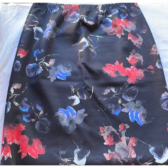Modcloth XXL Pencil Skirt Black Floral Scuba fabric - Picture 2 of 3